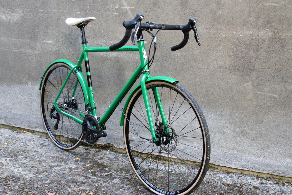  Classic lines with modern geometry. Well suited for many styles of riding. Twin Six, you may be new to the frame game but they know a thing or two. 